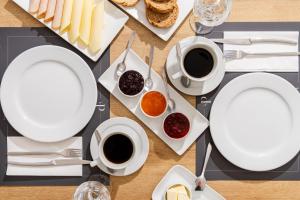 PHEIA, Vriniotis Resorts