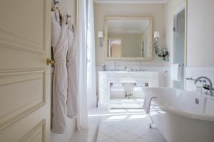 Hotels Hotel du Palais Biarritz, in The Unbound Collection by Hyatt : Suite Palais