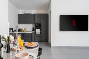 2BR Luxury Stay I 5 Min to Boulevard