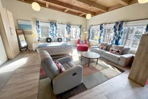 Ocean Front, Sunrise at Oregon House, Stairs to the Beach!