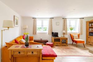 Lovely Kent cottage with rural Medway views