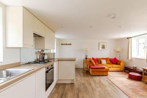 Lovely Kent cottage with rural Medway views