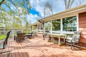 Lakefront Campbellsport Retreat with Dock and Yard! - فوند دو لاك