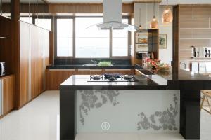 Magenta Hill View Villa 6 bedrooms with a private swimming pool and movie room