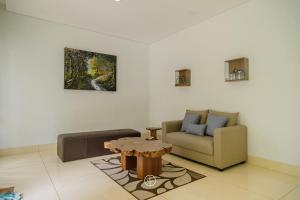 Mentari Hill View Villa 8 bedrooms with a private swimming pool and a movie room