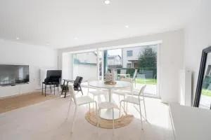 Black & White Apartments Rožna dolina - Kozarje