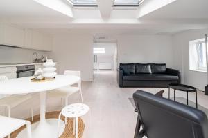 Black & White Apartments Rožna dolina