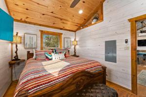 Rockin R - Rustic Star Cabin