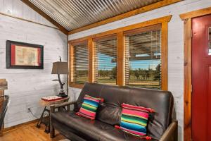 Rockin R - Rustic Star Cabin