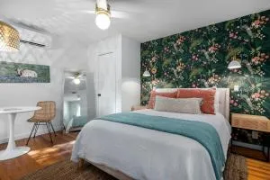 Stonewall Bungalow 2 - Sleeps 2 - Hye