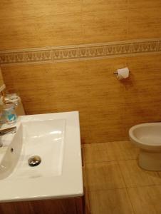 Edificio María Piña La Carihuela Calle los Perros