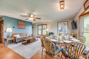 18 Mi to Table Rock Lake Pet-Friendly Ozark Home!