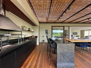 Casa Condomínio Praia Bella- Praia do Forte - 6 Suites