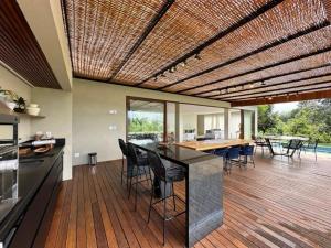 Casa Condomínio Praia Bella- Praia do Forte - 6 Suites