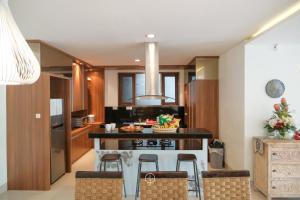 Kirei mountain view villa 7 bedrooms with a private swimming pool and a fussball