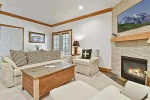 Family Getaway-Pool, Tubing, Skiing, & Ice Castles Villa 1002 villa - Sundance