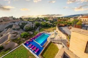 World Cave House - Hotel & Swimming Pool - 于尔居普