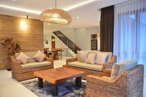 Asmaya Hill View Villa 7 bedrooms with a private swimming pool and billiard table