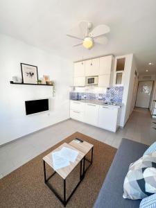 Elegant 1BDR Bright Flat with Pool