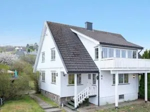 Familievennlig med hage og fjordutsikt - 莫斯