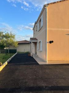 Villas Maison jardin proche lac & Autoroute : photos des chambres