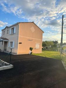 Villas Maison jardin proche lac & Autoroute : Villa