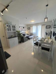 Puerto Princesa Palawan Queen Bed Studio with Pool, Gym, Security, View