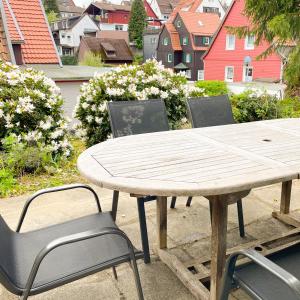 LaLeLou Braunlage, perfekt für Familien, zentral mit Garten 120qm, inkl Wäschepaket und WLAN, Boxspringbett, 6 Personen