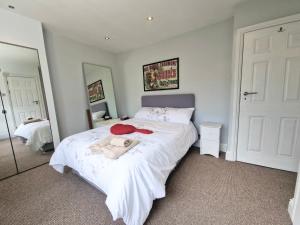 Victorian modern two bedrooms flat in West Kensington with London skyline view