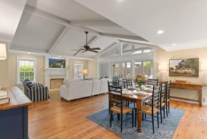 The Blue Door Cottage - 4310 Fourth Street