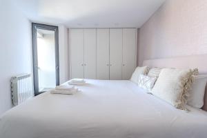 The Locomotive Flat by House and People