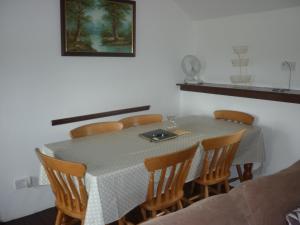 HOPSLAND HOLIDAYS Byre, Dairy & Hayloft