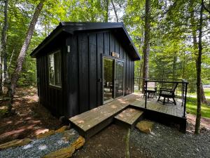 Couples Glamping Cabin-Lazy Bear at Valley Bear Farms Resort