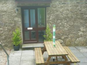 HOPSLAND HOLIDAYS Byre, Dairy & Hayloft