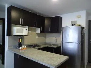 Moderno Departamento Familiar con Vista al Mar y WI-FI - Esmeraldas