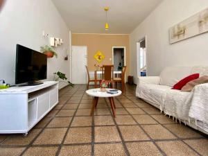 Confortável apto no Rio Vermelho em frente à praia