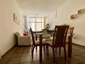 Confortável apto no Rio Vermelho em frente à praia