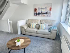 Cozy Family House 10 min from Manchester Airport