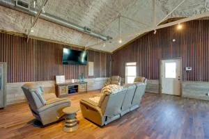 On Spacious Ranch Quiet Kaufman Studio Cabin! - Athens