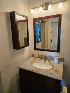 Cozy Two Bedrooms Apartment in Valrico