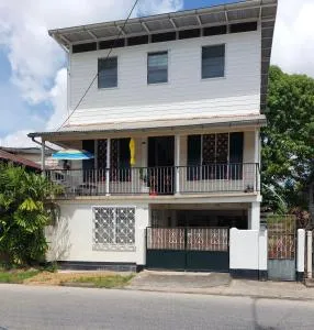 Royale Authentieke Woning - Paramaribo
