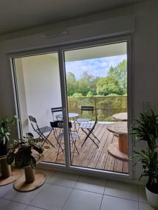 Appartements Appartement a Floirac avec 2 chambres, un parking prive, une terrasse, a 5 minutes en voiture de l'Arkea Arena de Bordeaux : photos des chambres