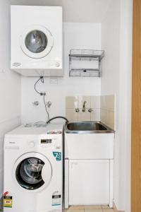 Spacious Living and Grand Views in Southbank