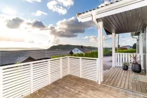 Modern Family House Near Pulpit Rock - 泰于