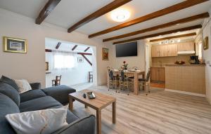 Amazing Home In Jalzabet With Wifi 