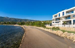 Beach Front Apartment In Rovanjska