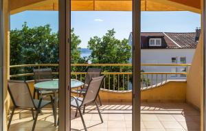 1 Bedroom Cozy Apartment In Dramalj