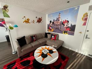 Mario, Harry Potter, Disney &themed Loft Universal Studios 10min loft apartment