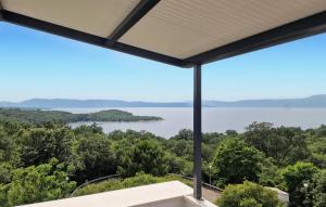 Lovely Apartment In Njivice With Wifi