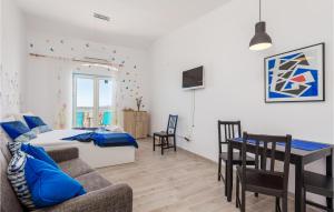 Stunning Apartment In Stinica With Wifi 